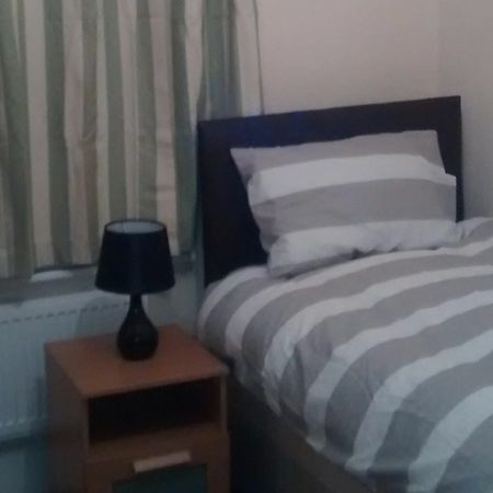 Acton Lodge Guest House Londra Esterno foto
