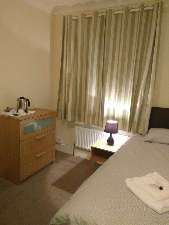 Acton Lodge Guest House Londra Esterno foto